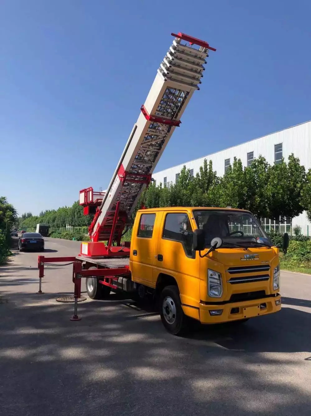 宜昌附近的云梯车出租服务：轻松解决高空作业需求